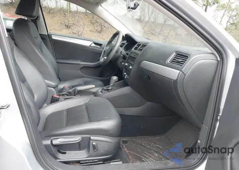 2013 Volkswagen Jetta 2.5L Se z USA, uszkodzony, nr VIN 3VWDP7AJ5DM367473